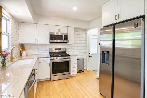 18018 Fairway Cleveland OH 44135