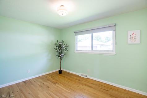 18018 Fairway Cleveland OH 44135