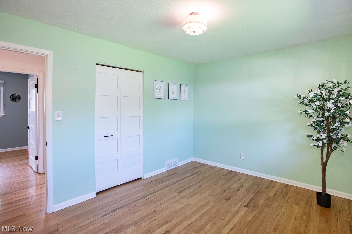 18018 Fairway Cleveland OH 44135