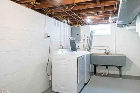 18018 Fairway Cleveland OH 44135