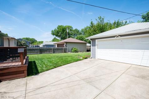18018 Fairway Cleveland OH 44135