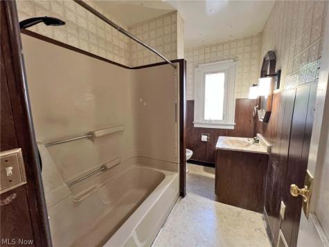 2464 4th Street Cuyahoga Falls OH 44221