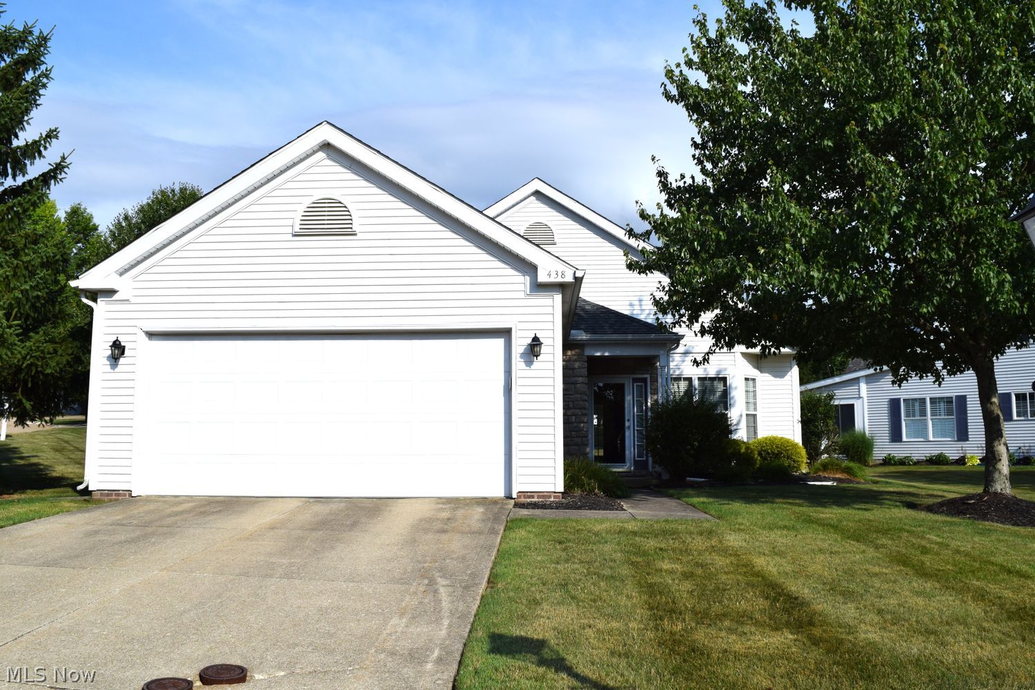 Sagamore Hills OH, 438 Woodside Drive, Unit 31