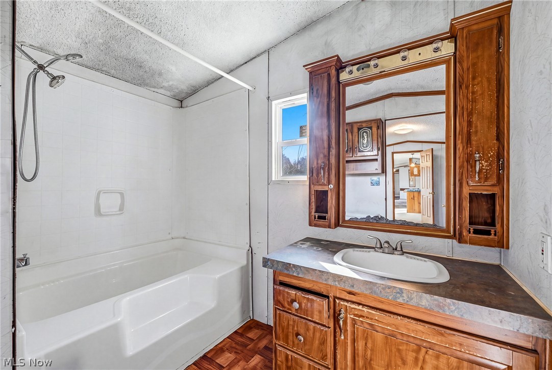 1030 South Park Court Brookfield OH 44403