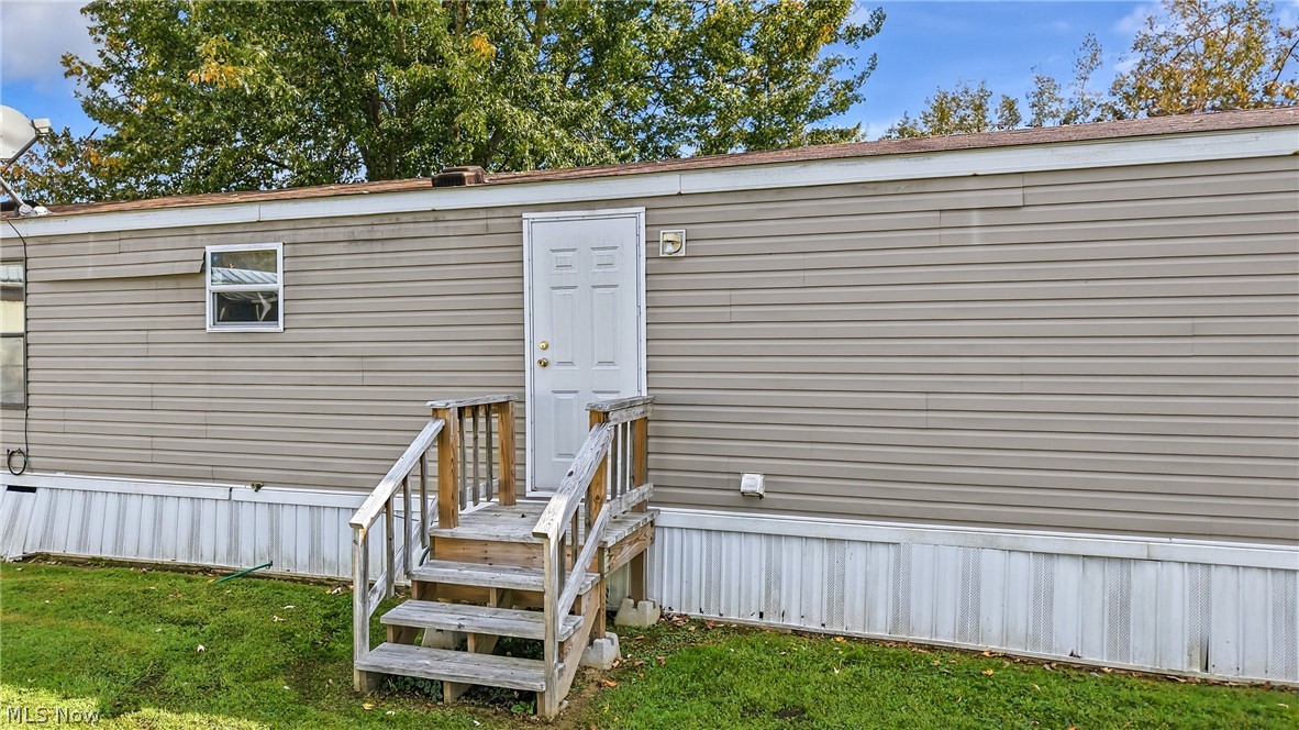 1030 South Park Court Brookfield OH 44403