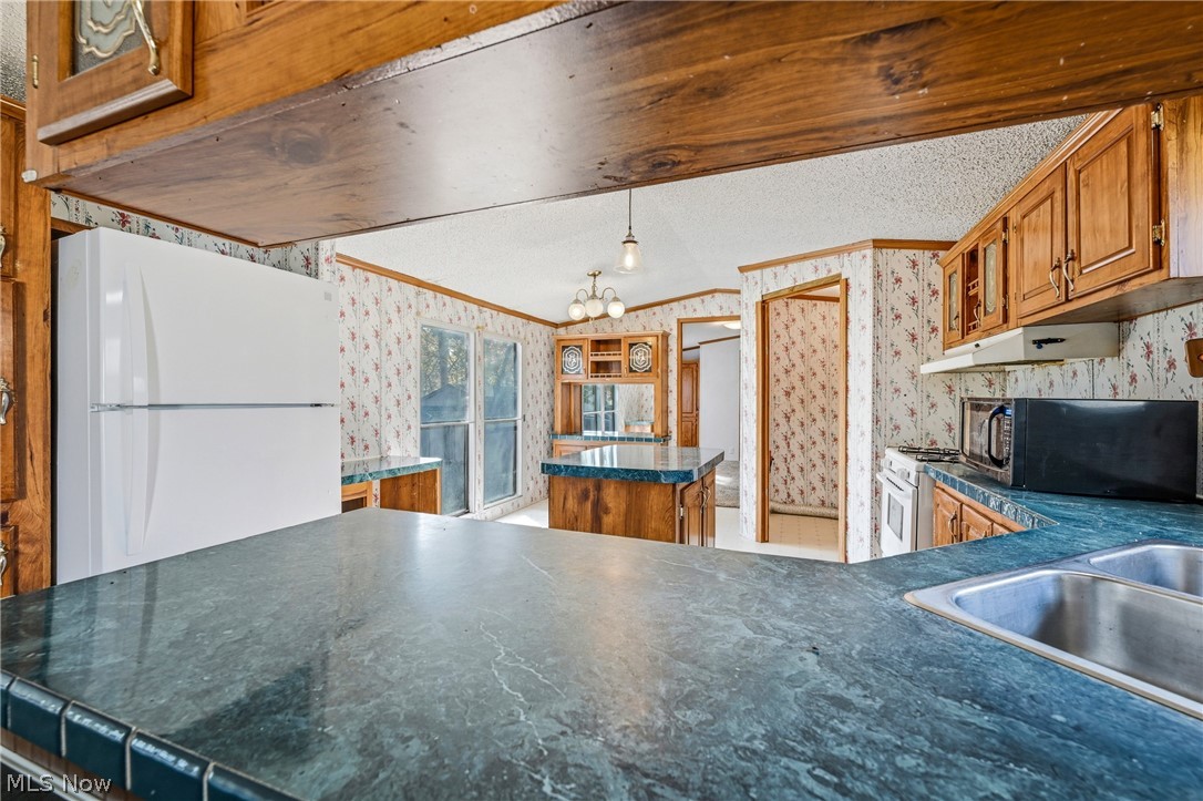 1030 South Park Court Brookfield OH 44403
