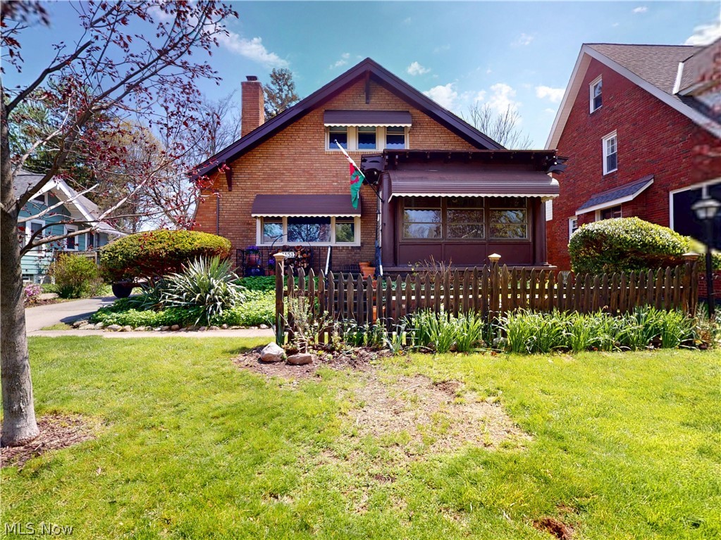 2151 Overbrook Avenue Lakewood OH 44107