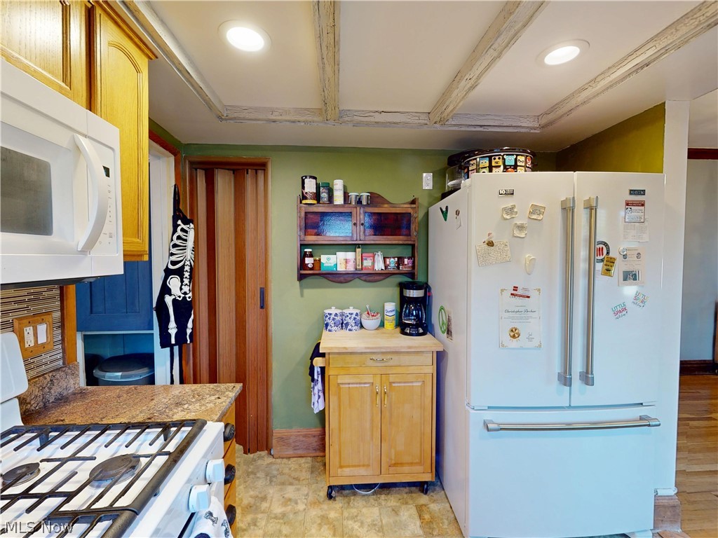 2151 Overbrook Avenue Lakewood OH 44107