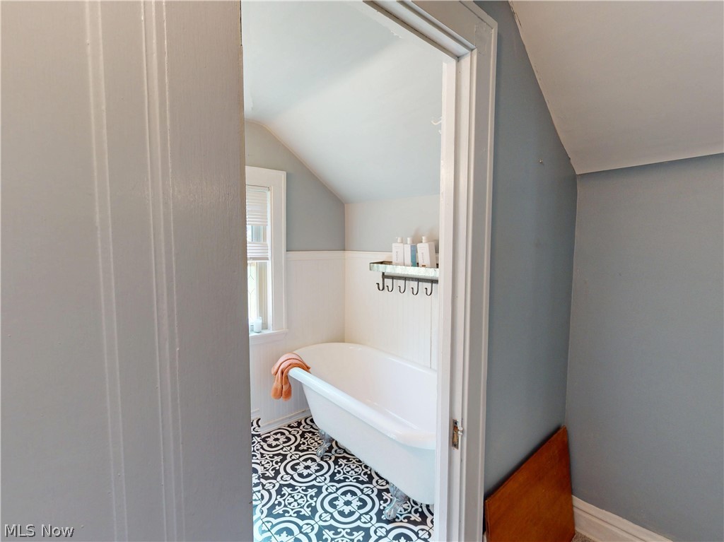 2151 Overbrook Avenue Lakewood OH 44107