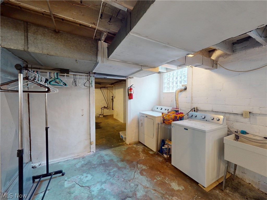 2151 Overbrook Avenue Lakewood OH 44107