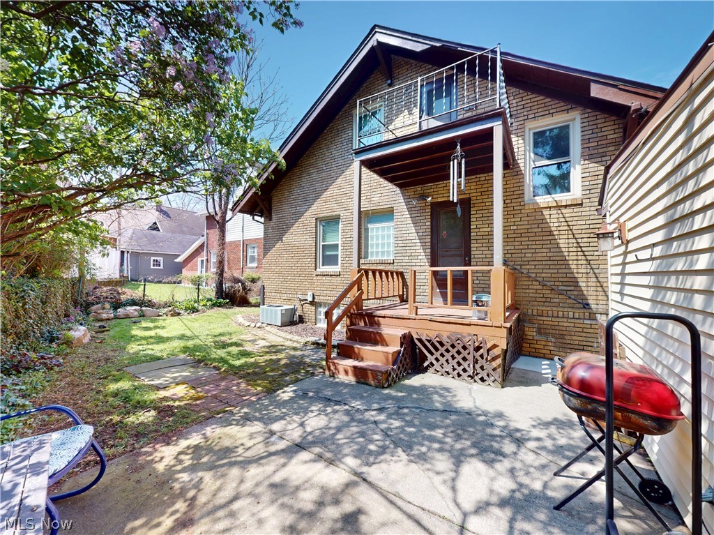 2151 Overbrook Avenue Lakewood OH 44107