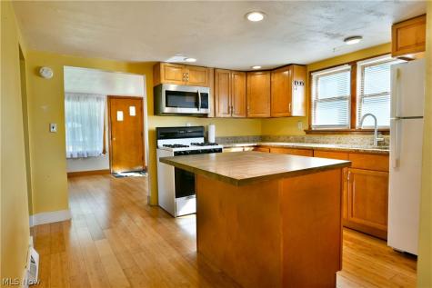60 Woodglen Avenue Niles OH 44446