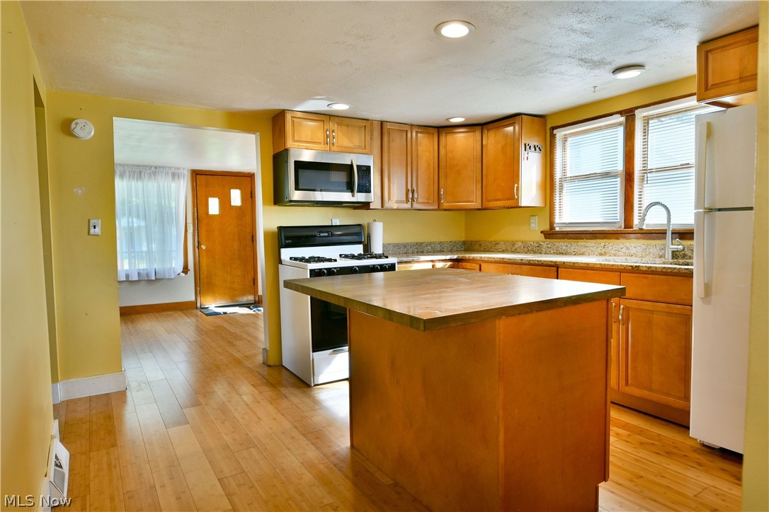 60 Woodglen Avenue Niles OH 44446