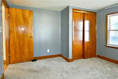 60 Woodglen Avenue Niles OH 44446