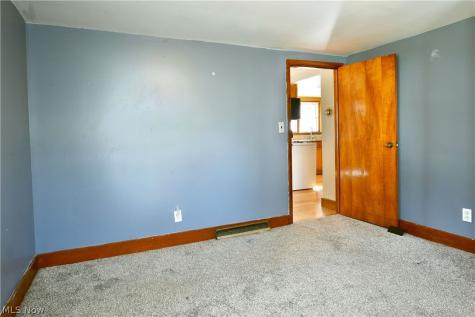 60 Woodglen Avenue Niles OH 44446