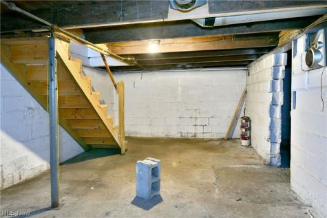 60 Woodglen Avenue Niles OH 44446