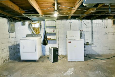 60 Woodglen Avenue Niles OH 44446