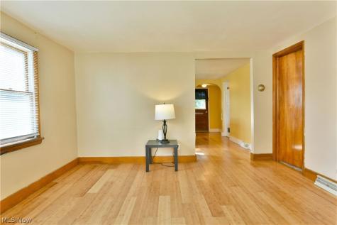 60 Woodglen Avenue Niles OH 44446