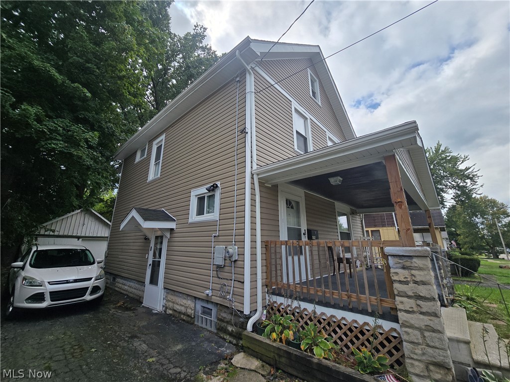 1262 South Street SE Warren OH 44483