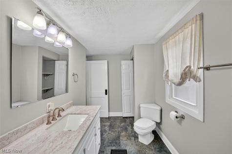 539 Lloyd Street Barberton OH 44203