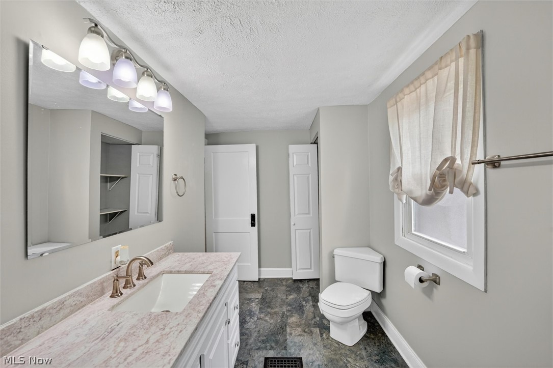 539 Lloyd Street Barberton OH 44203