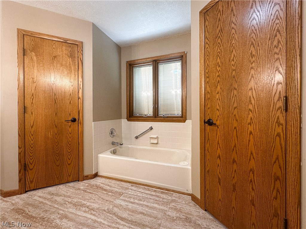 1060 Broadway Avenue SE Warren OH 44484