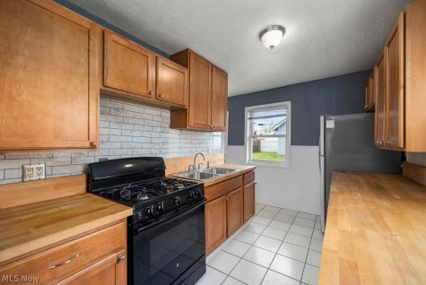 147 Lexington Avenue Elyria OH 44035