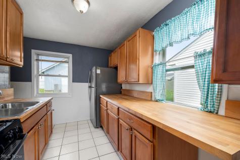 147 Lexington Avenue Elyria OH 44035