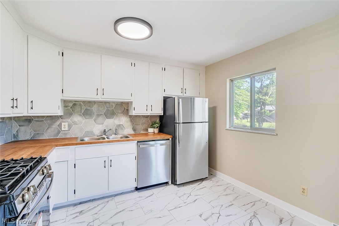 3765 Boston Avenue SE Howland OH 44484