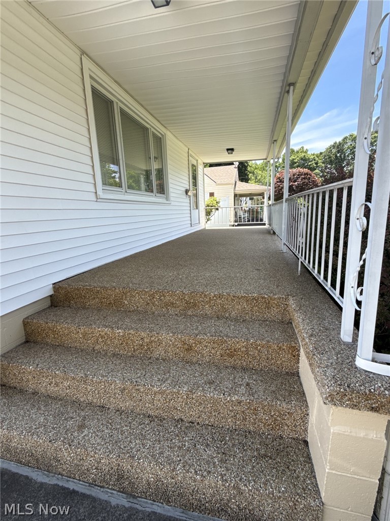 138 Iroquois Street Struthers OH 44471