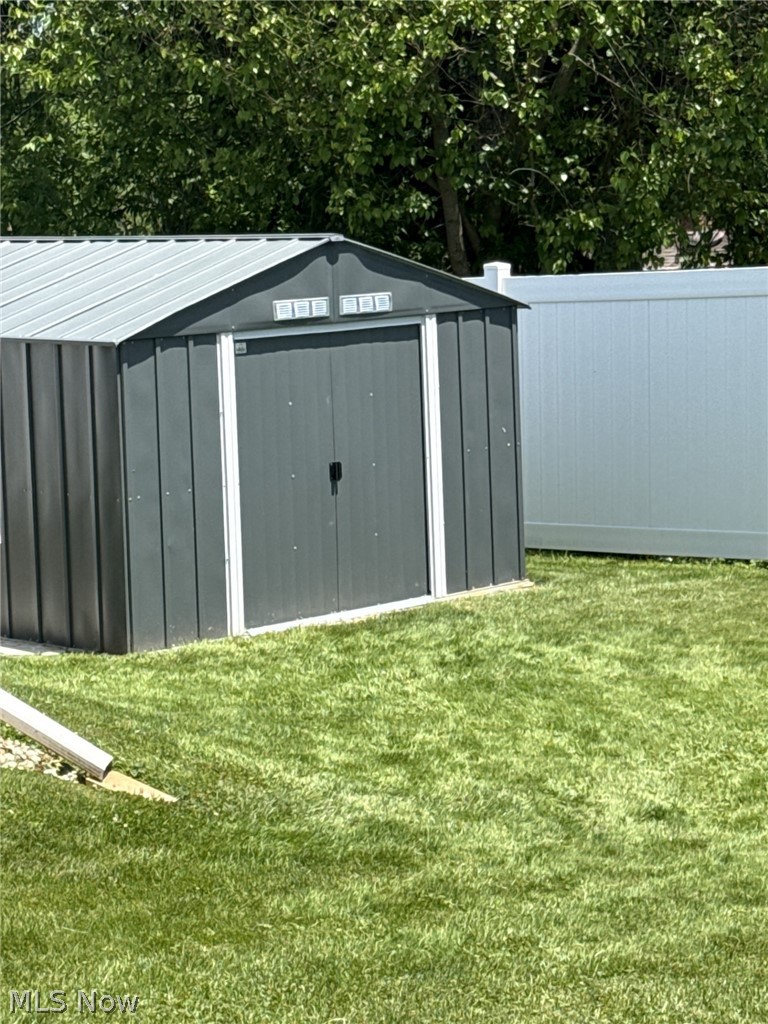 138 Iroquois Street Struthers OH 44471