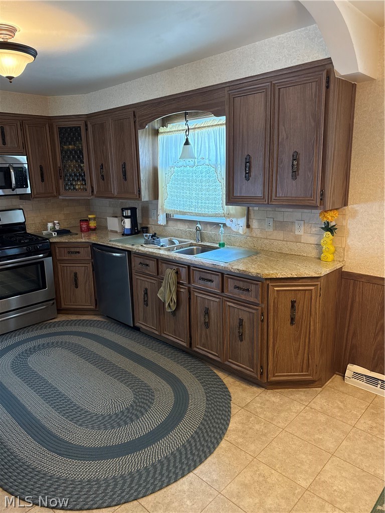 138 Iroquois Street Struthers OH 44471