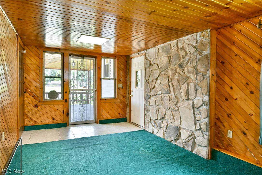 1406 Mazda Avenue NE Warren OH 44483