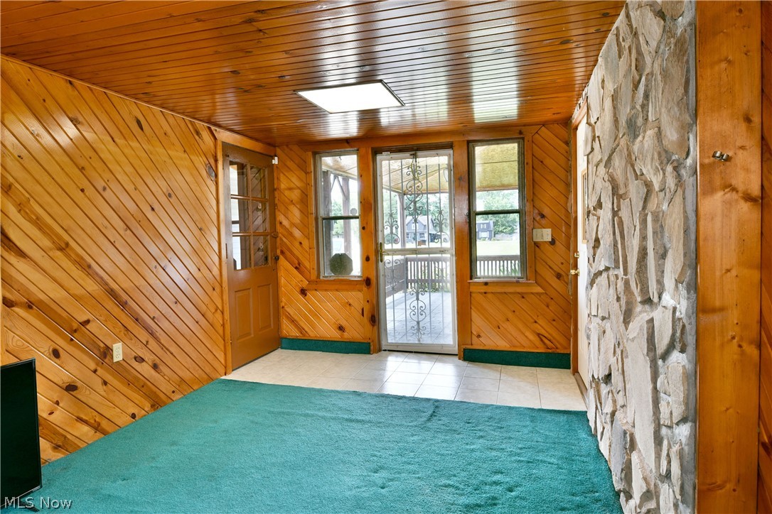 1406 Mazda Avenue NE Warren OH 44483