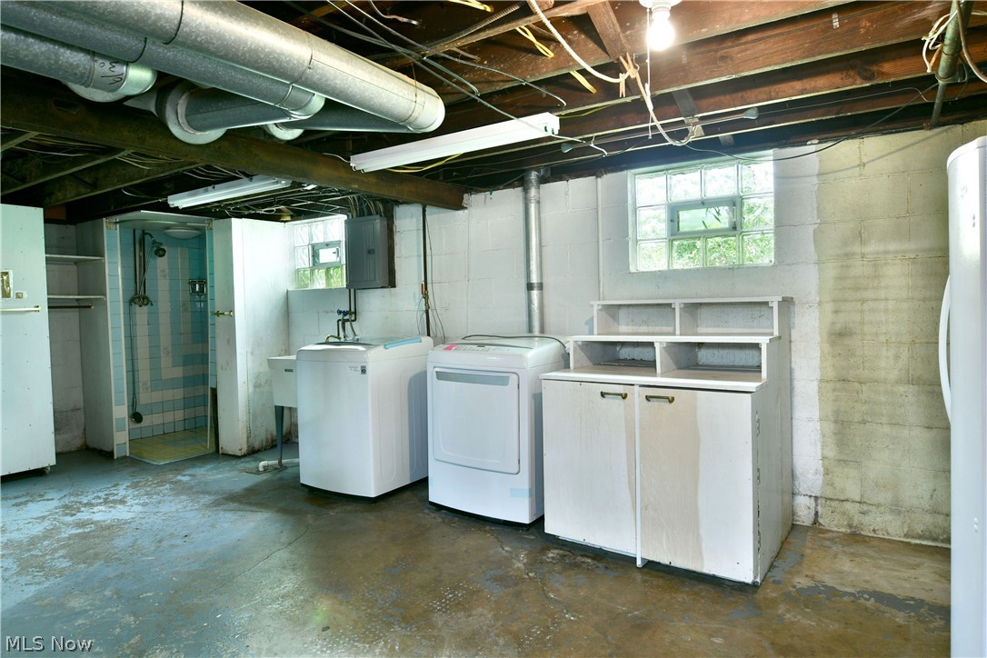 1406 Mazda Avenue NE Warren OH 44483