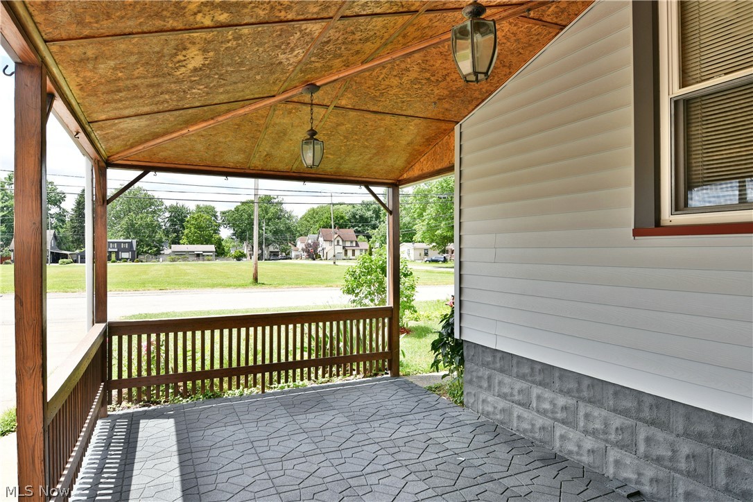 1406 Mazda Avenue NE Warren OH 44483