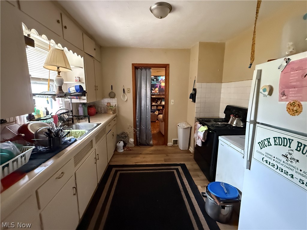208 Oregon Avenue NW Warren OH 44485