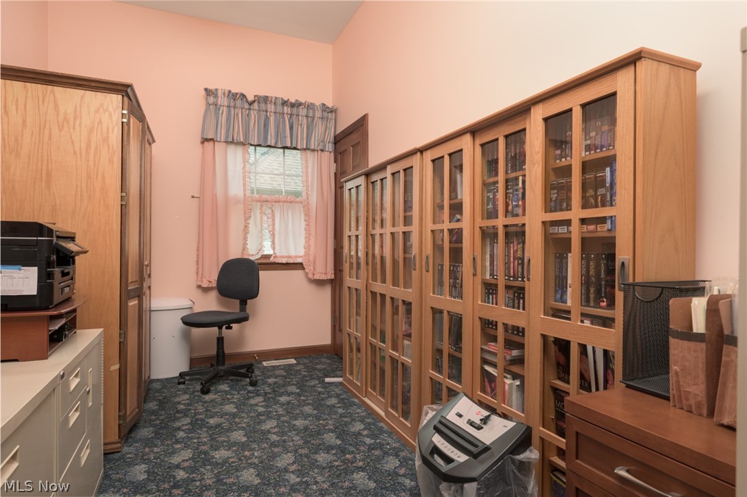 1015 Cambridge Court NE Warren OH 44484
