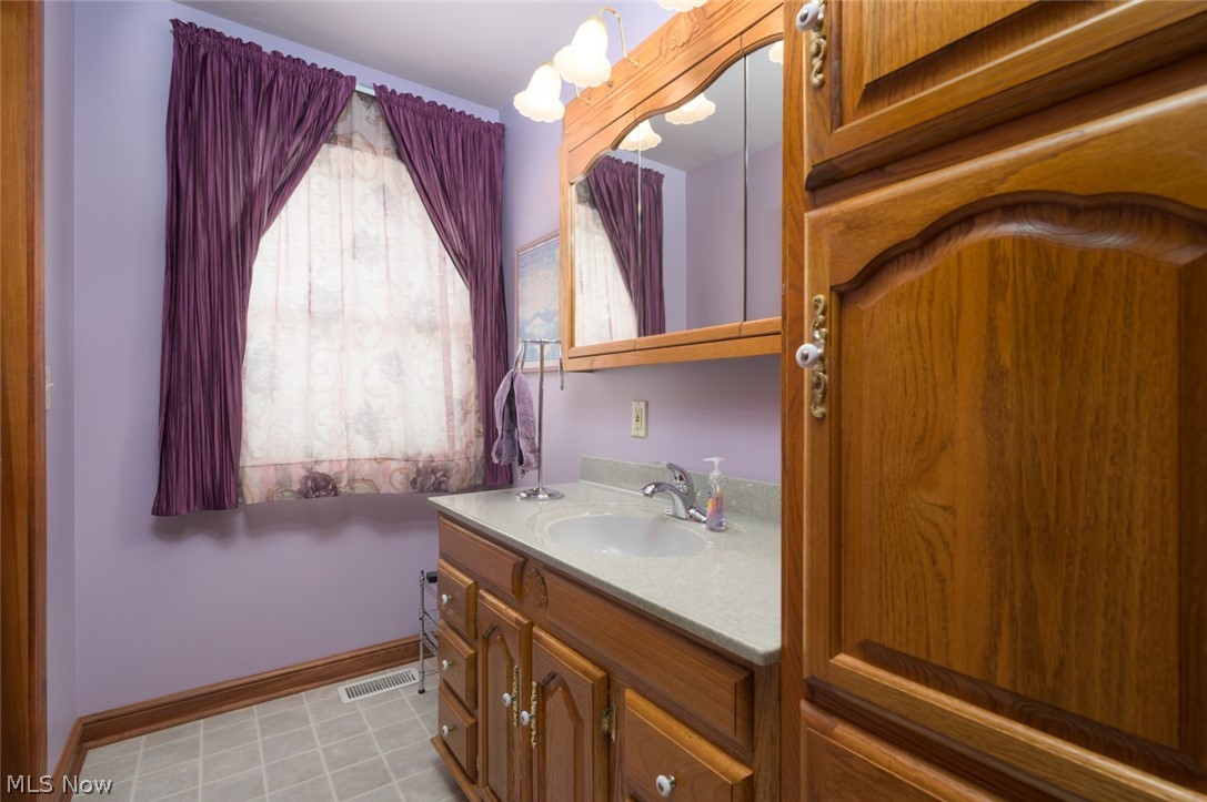 1015 Cambridge Court NE Warren OH 44484