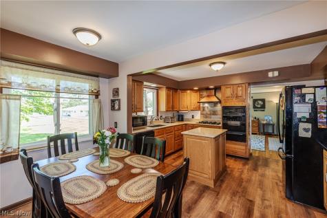 1055 Twilight Drive Seven Hills OH 44131