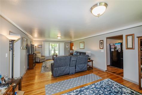 1055 Twilight Drive Seven Hills OH 44131