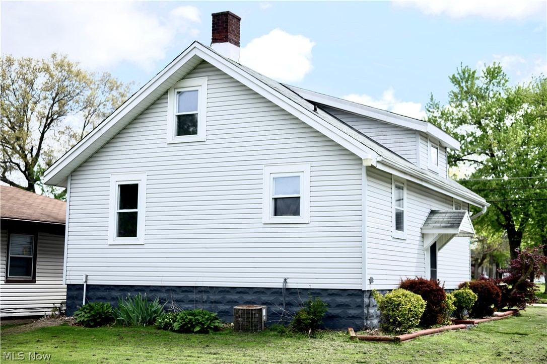 664 Tenney Avenue Campbell OH 44405
