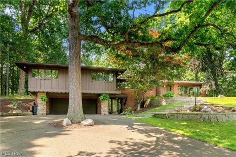 2661 Perry Drive NW Canton OH 44708