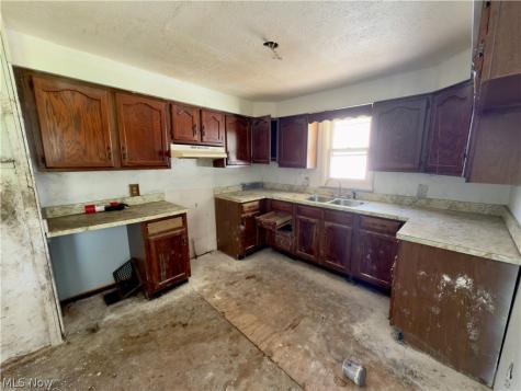 431 Idaho Avenue Lorain OH 44052