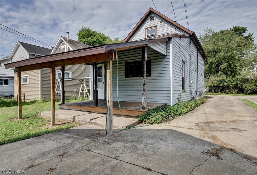 411 5th Street NW New Philadelphia OH 44663