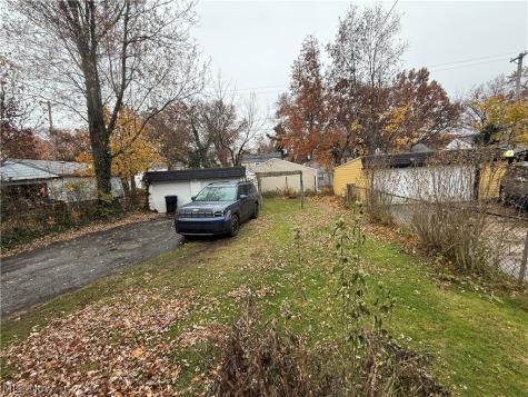 17316 Throckley Avenue Cleveland OH 44128