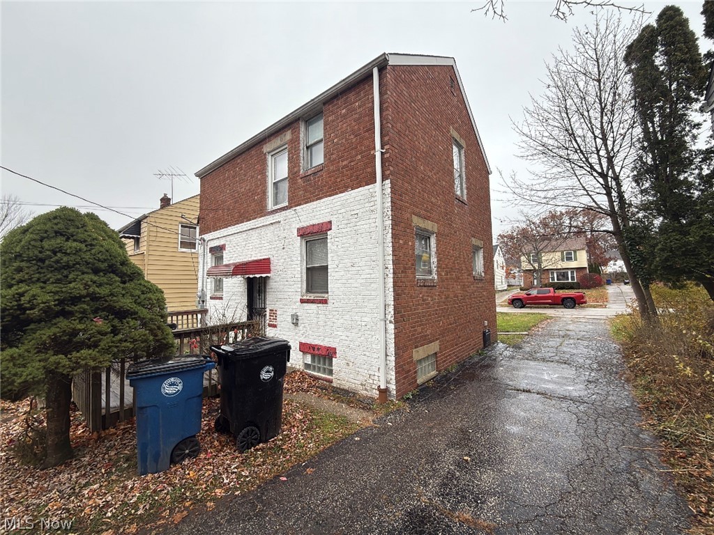 17316 Throckley Avenue Cleveland OH 44128