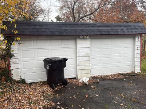 17316 Throckley Avenue Cleveland OH 44128