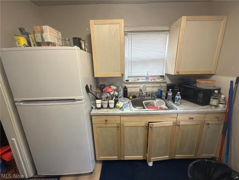 17316 Throckley Avenue Cleveland OH 44128