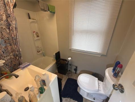 17316 Throckley Avenue Cleveland OH 44128